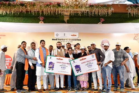 KVIC Empowers Artisans in Delhi with Toolkits