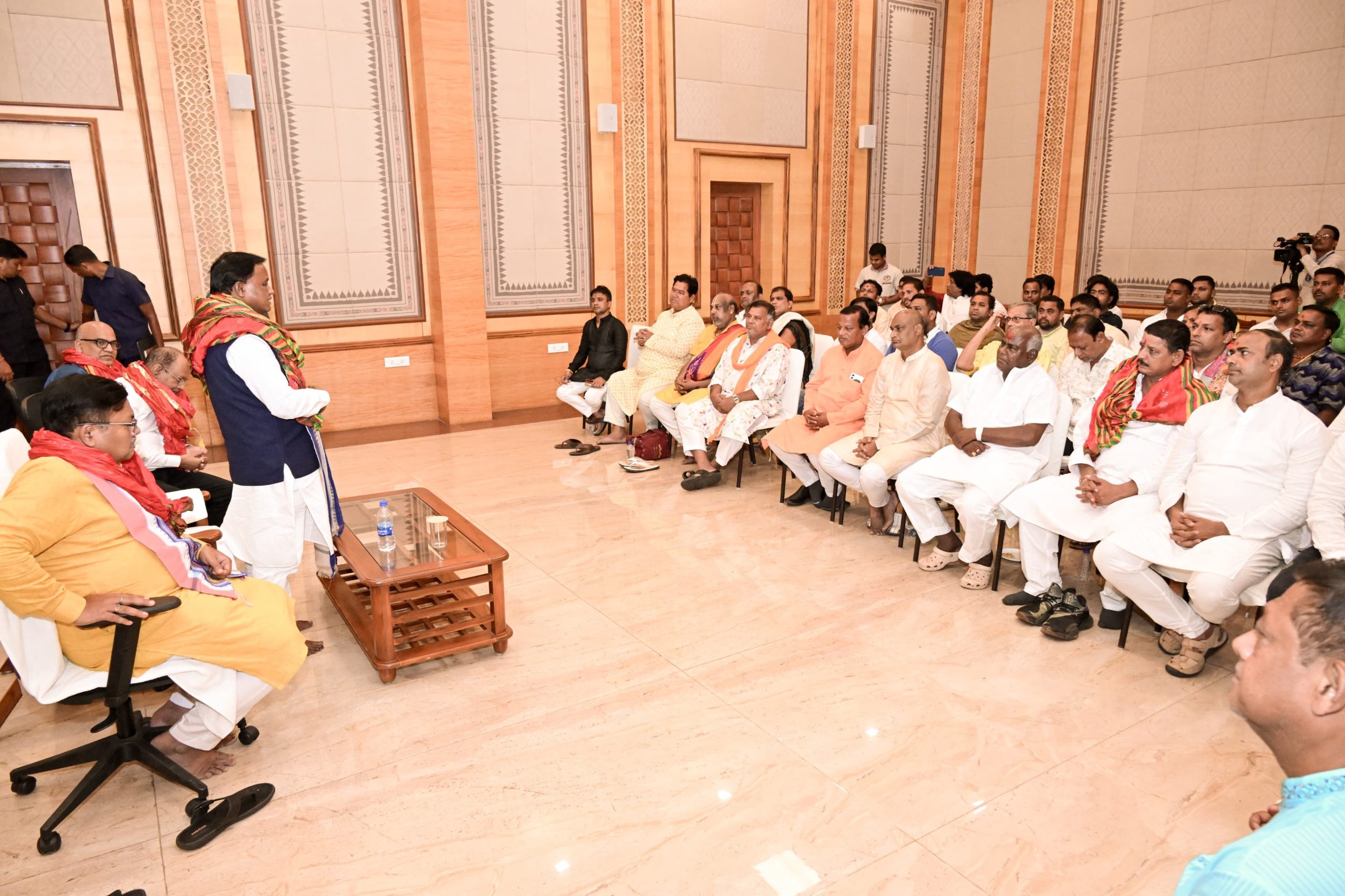 CM Mohan Charan Majhi Holds Talks with Puri Chhattisa Niyog to Ensure Smooth Rath Yatra