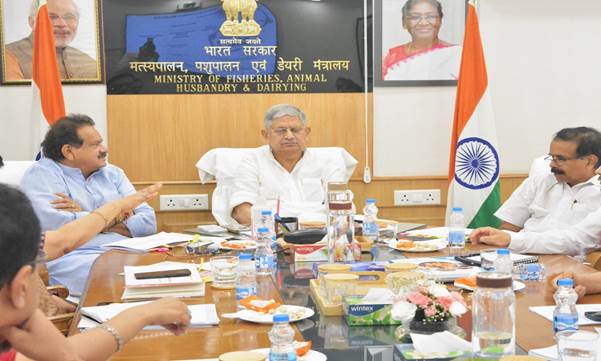 Union Minister Rajiv Ranjan Singh Chairs Briefing Meeting on Fisheries, Animal Husbandry, and Dairying