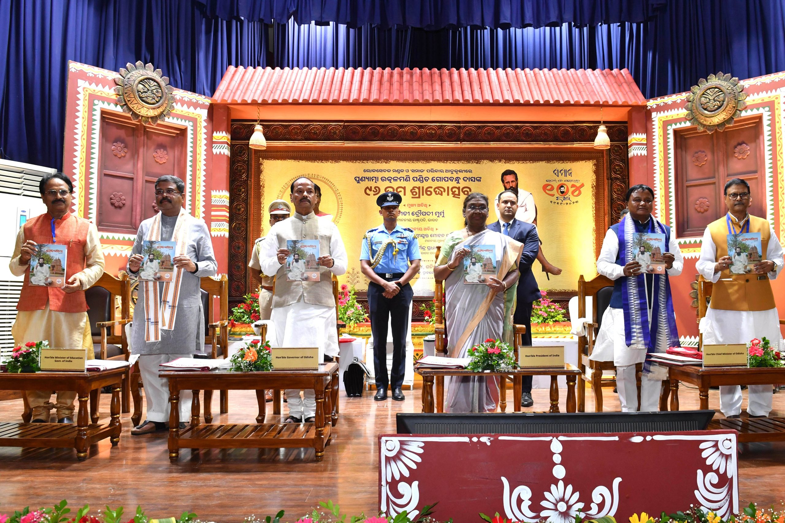 President Murmu Pays Tribute to Utkalamani Pandit Gopabandhu Das on His 96th Death Anniversary