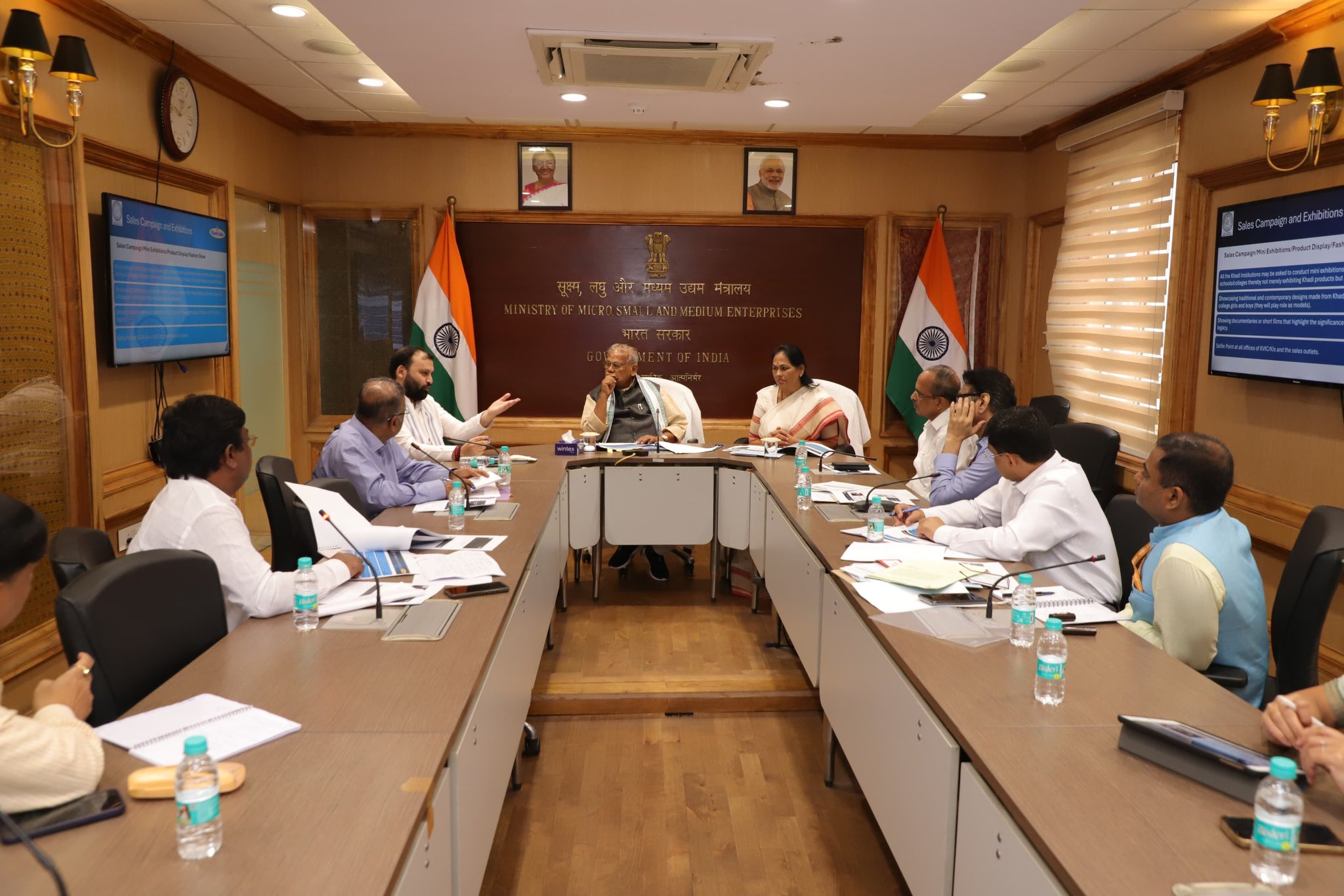 Union Minister Jitan Ram Manjhi Reviews KVI Sector Performance, Prepares for Khadi Mahotsav 2024
