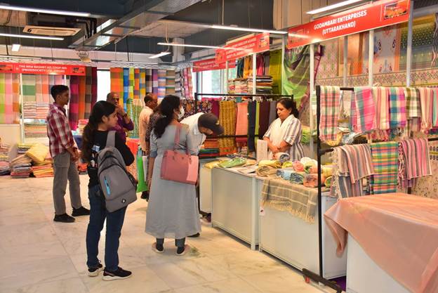 “VIRAASAT” Exhibition Kicks Off to Celebrate 10th National Handloom Day