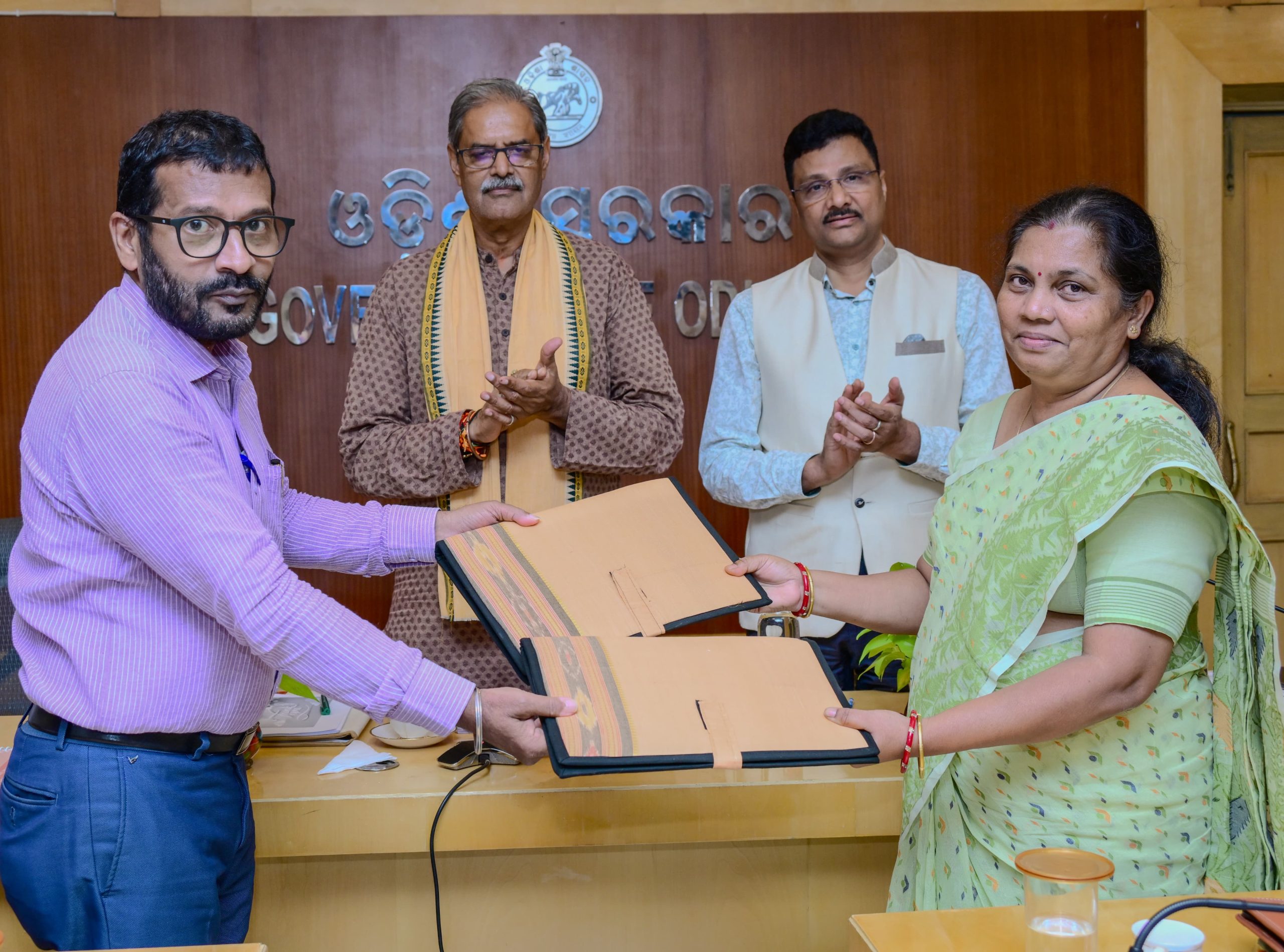 Odisha Deputy CM Reviews Agriculture & Farmers’ Empowerment Initiatives, Signs MoUs with Key Corporations