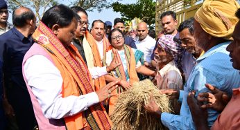 CM Majhi Visits Rain-Affected Nayagarh, Assures Assistance to Farmers
