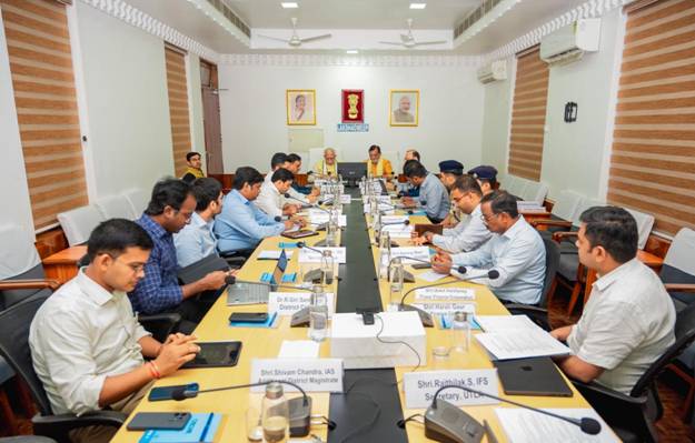 Union Minister Reviews Power Sector in Lakshadweep, Focuses on Renewable Energy and Modernization