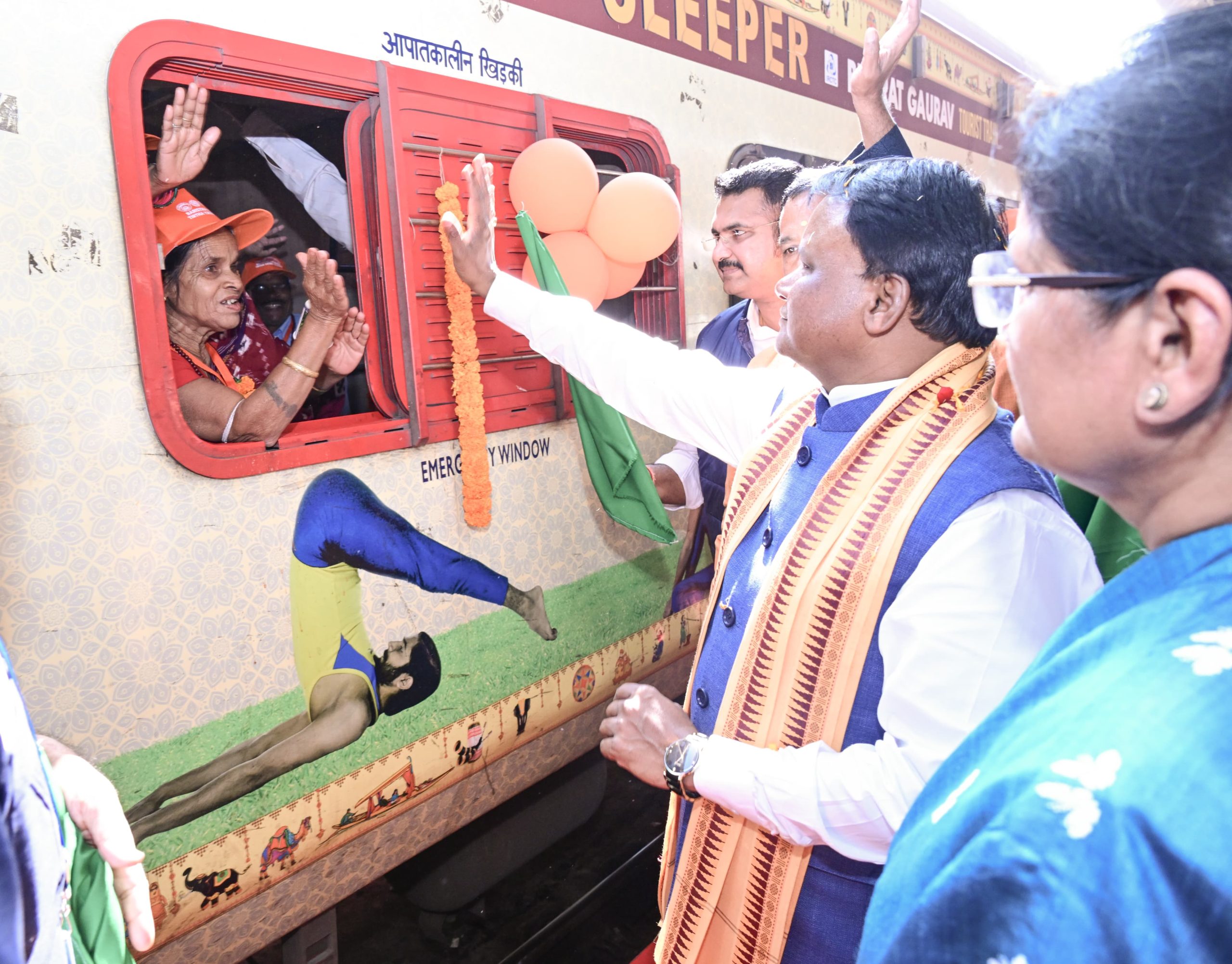 Odisha CM Flags Off Pilgrimage Train for Senior Citizens Under Welfare Scheme