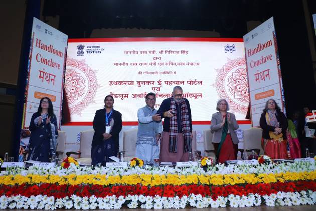 Union Minister Giriraj Singh Calls for Boosting Awareness and Sustainable Livelihood for Handloom Weavers