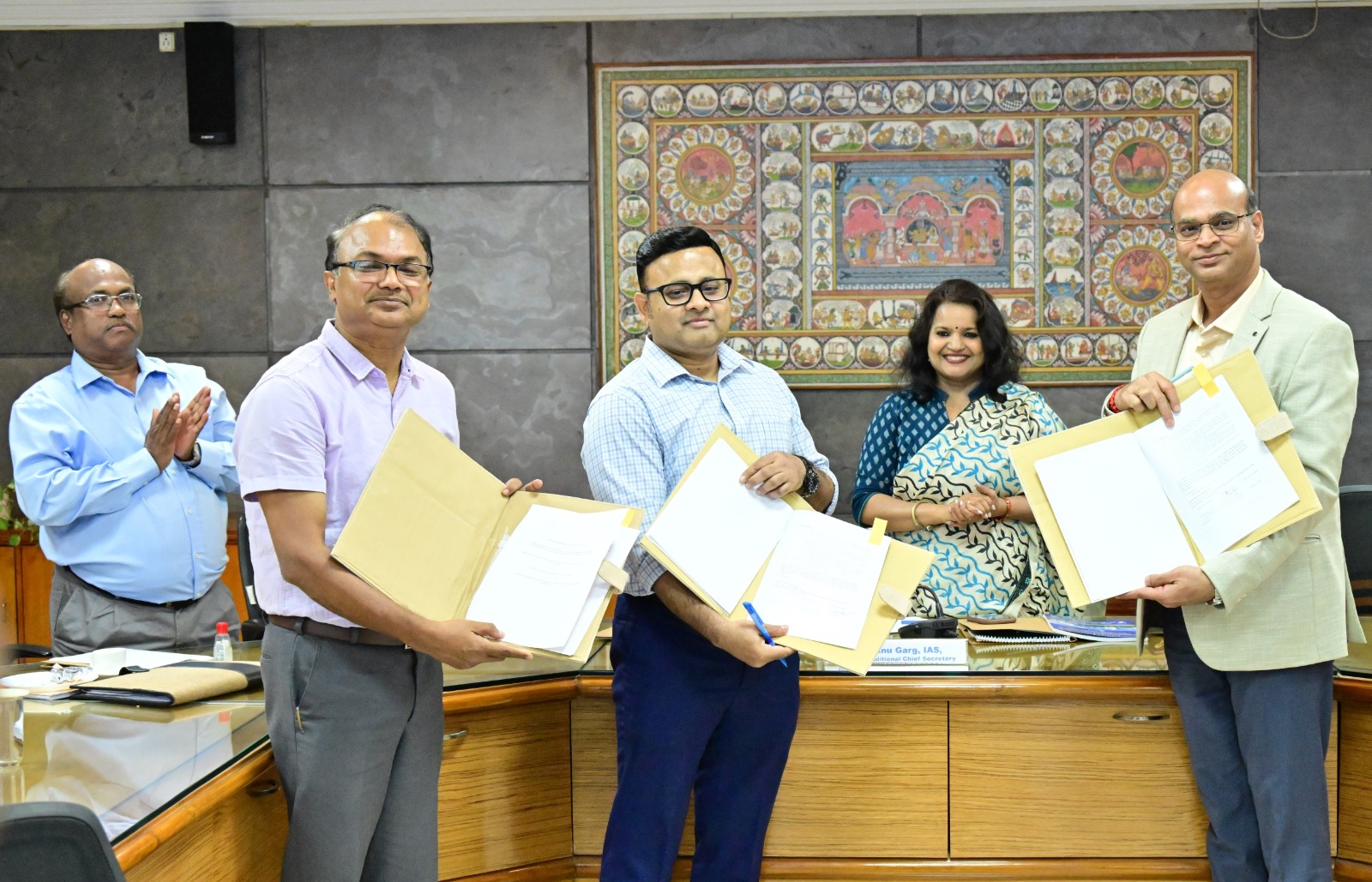 Odisha Govt Signs MoU with IRMA and Fisheries Department for Capacity Building in Fisheries Marketing