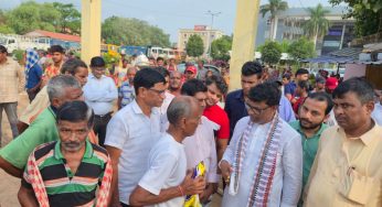 Odisha Labour Minister’s Surprise Visit to Nayapalli Labour Haat Draws Praise from Workers