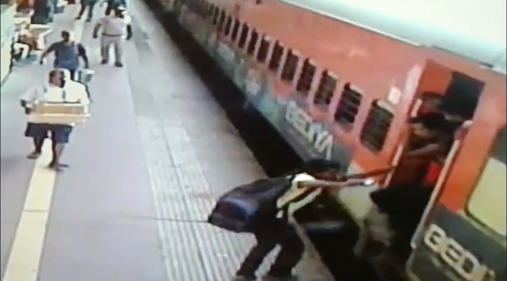 Odisha Constable Rescues Passenger from Near-Fatal Fall at Cuttack Railway Station