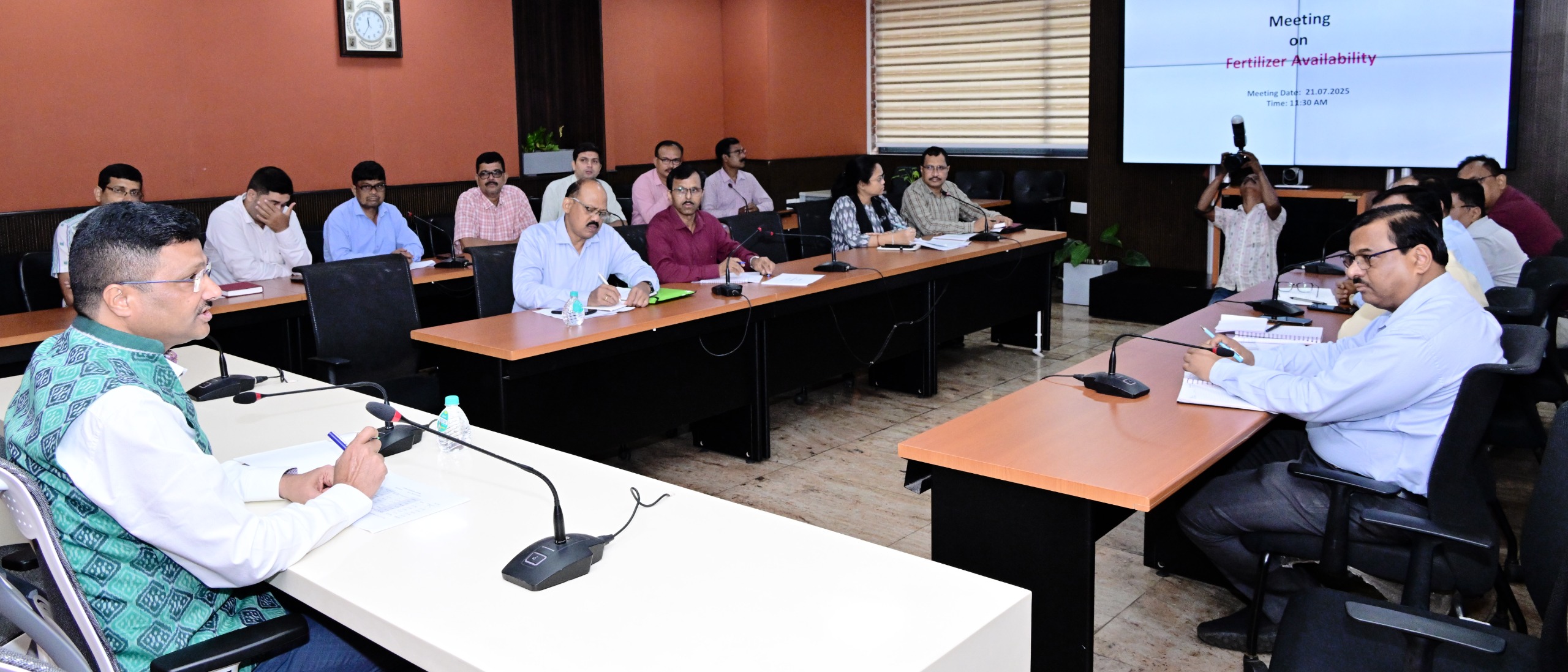 Odisha Reviews Fertilizer Supply for Kharif Season, Steps Up Crackdown on Black Marketing