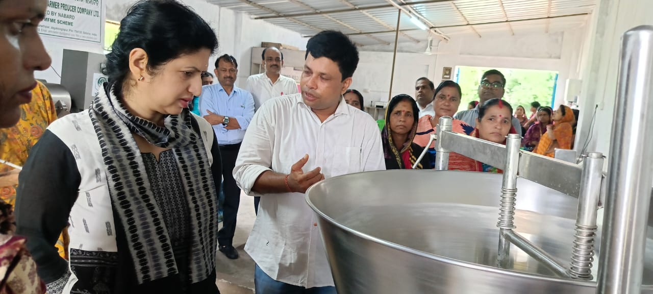 Usha Padhee Reviews Grassroots Projects, Interacts with SHGs in Jagatsinghpur