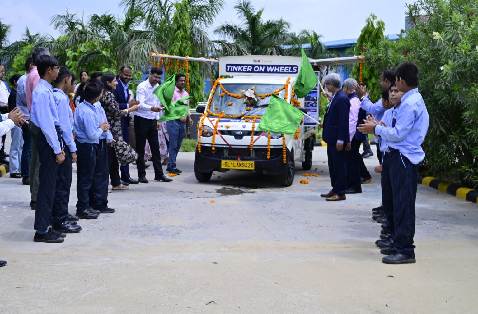 Delhi Gets Its First Mobile AI-STEM Lab: ‘Tinker on Wheels 2877A’ Launched to Spark Innovation in Schools