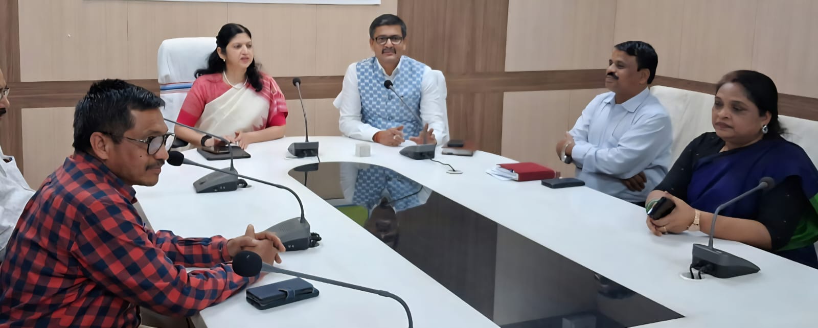 Principal Secretary Usha Padhee Reviews Key Initiatives at State Transport Authority