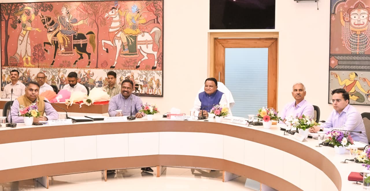 CM Majhi Lays Foundation for 471 Gram Panchayat Offices, Disburses ₹1,947 Crore Under Antyodaya Gruha Yojana