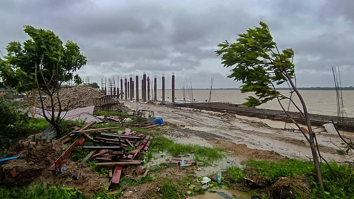 Odisha Steps Up Preparations as Cyclone Montha Nears Coast