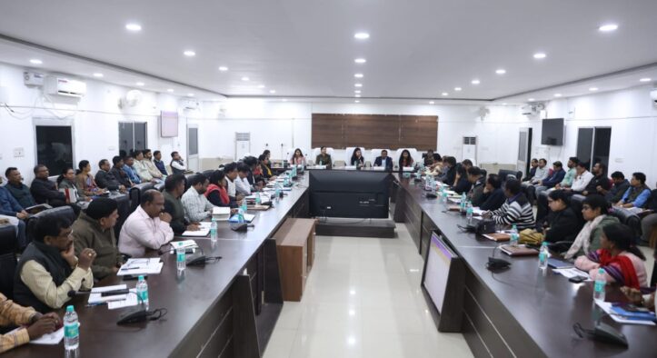 Principal Secretary Usha Padhee Reviews Development Projects, Welfare Schemes in Sundargarh