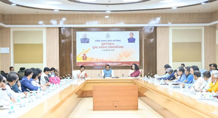 CM Majhi Holds Pre-Budget Consultation with Experts, Stresses Public Participation in Budget 2026–27