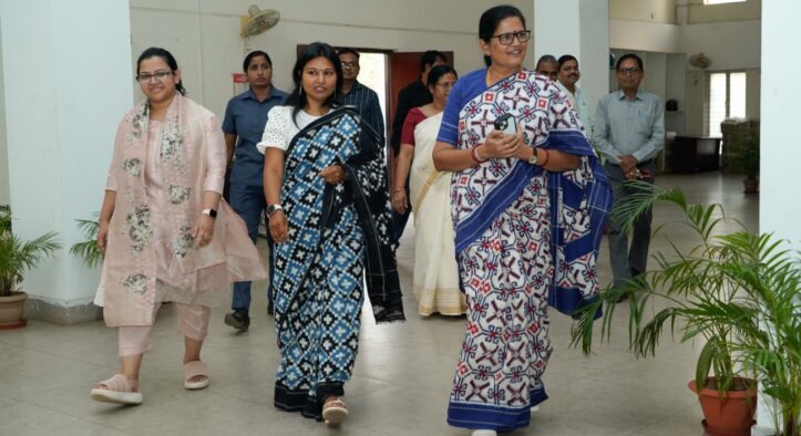 Focus on Women Entrepreneurs, ‘Lakhpati Didi’ Drive as Parida Reviews Mission Shakti