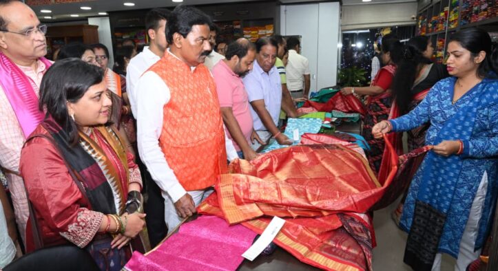 Boyanika Marks 70 Years of Promoting Odisha Handloom, Announces Special Rebate for Customers