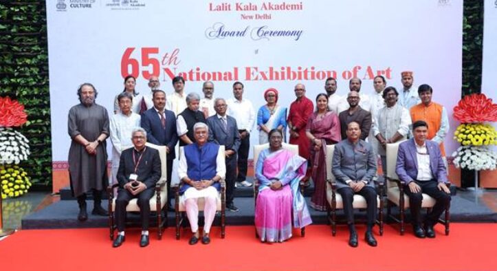 President Murmu Presents Awards at 65th National Exhibition of Art in Delhi